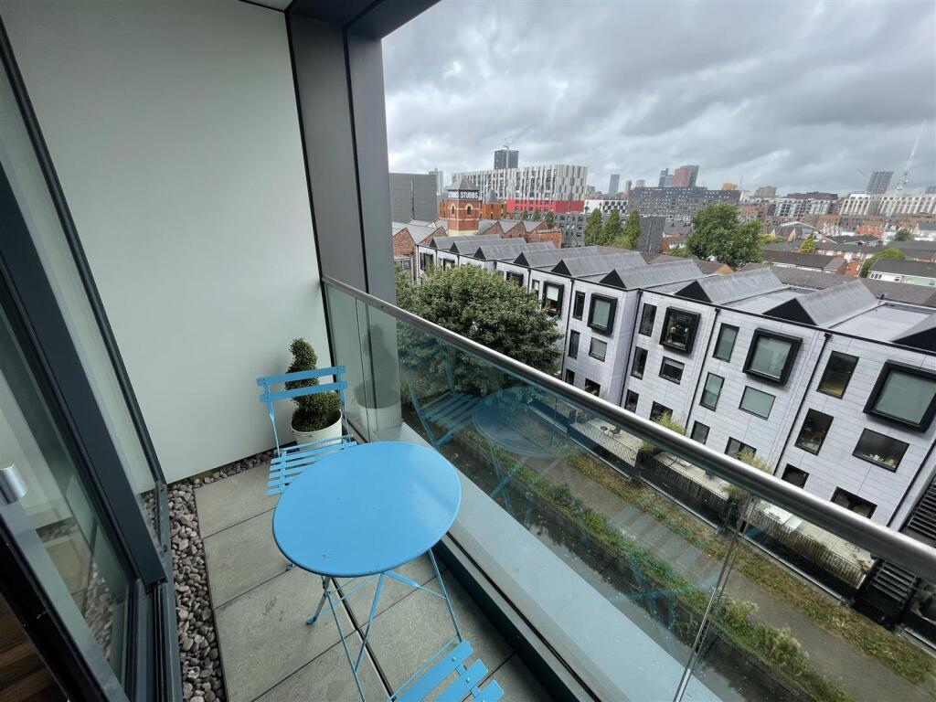 Apartment in Manchester - View 4