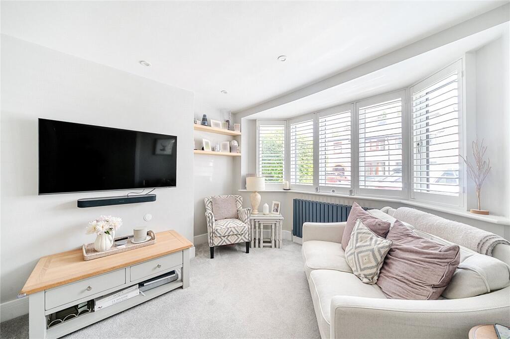 Melrose Gardens, Hersham, KT12 photo 4