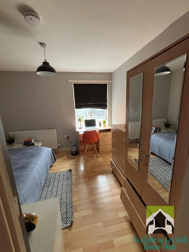 6 bedroom terraced house for rent