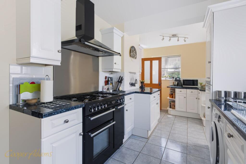 Irvine Road, Littlehampton, BN17 photo 4