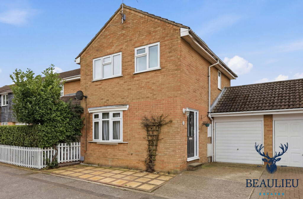 3-bed semi-detached on Barn Green, Chelmsford, CM1 6, £400,000
