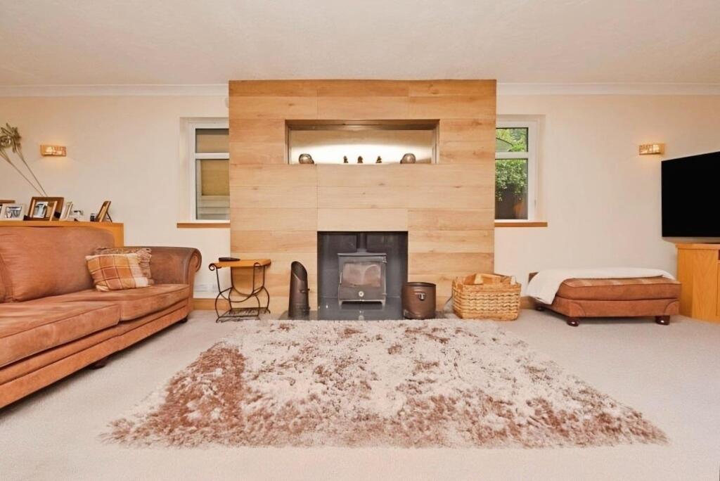House in Bradford, Ravenscliffe, Eccleshill - More