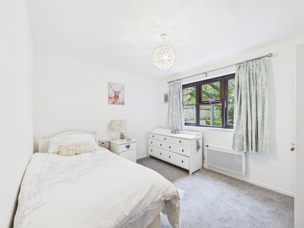 Apartment in Solihull, Shirley - View 6