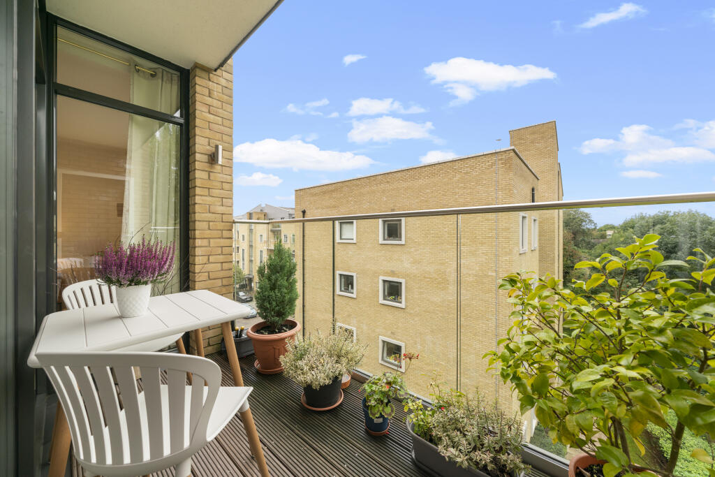 Apartment in Twickenham - View 4