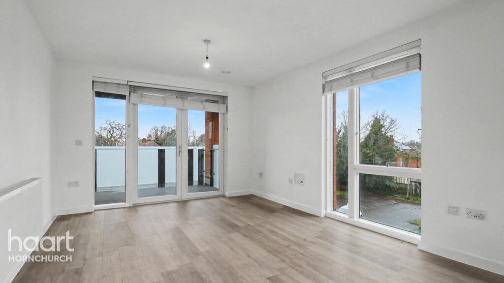 Main image of property: 75 North Street, HORNCHURCH