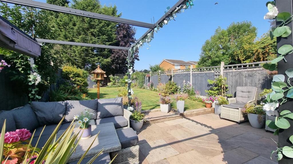 Chesterfield Close, Nortfield photo 2