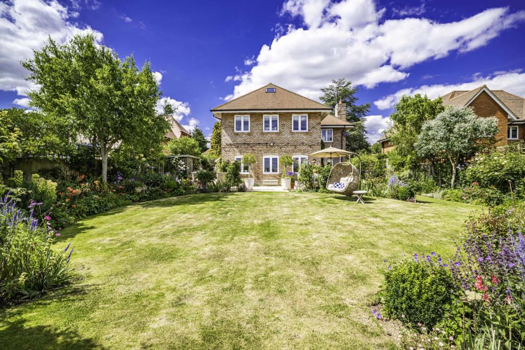 House in Upper Basildon, Basildon - View 5