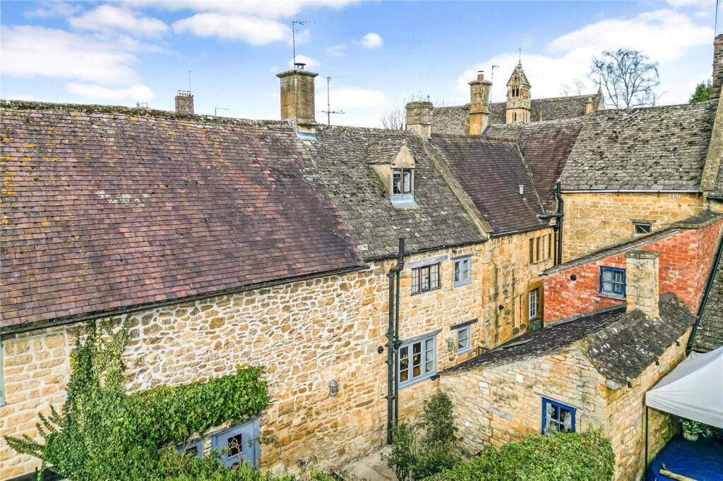 Main image of property: Broad Entry, Lower High Street, Chipping Campden, Gloucestershire, GL55