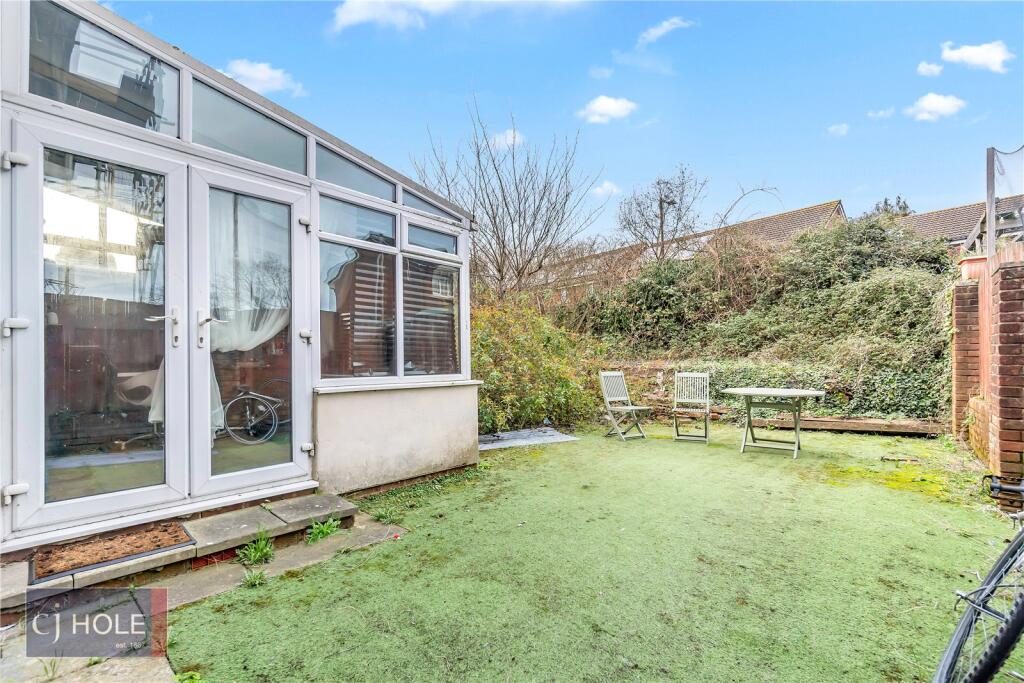 5 bedroom semi-detached house for rent