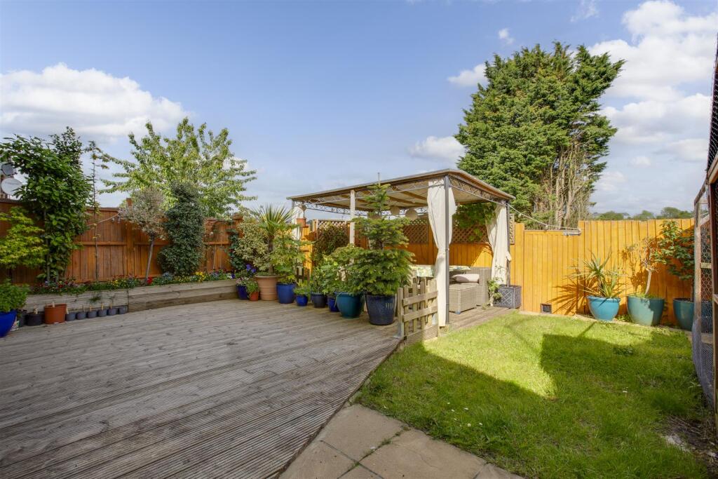 Longland Way, High Wycombe - View 2