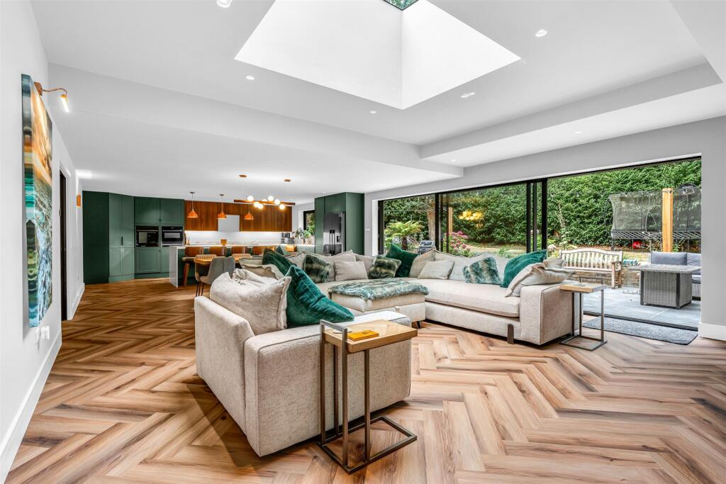 Desborough Drive, Tewin photo 5