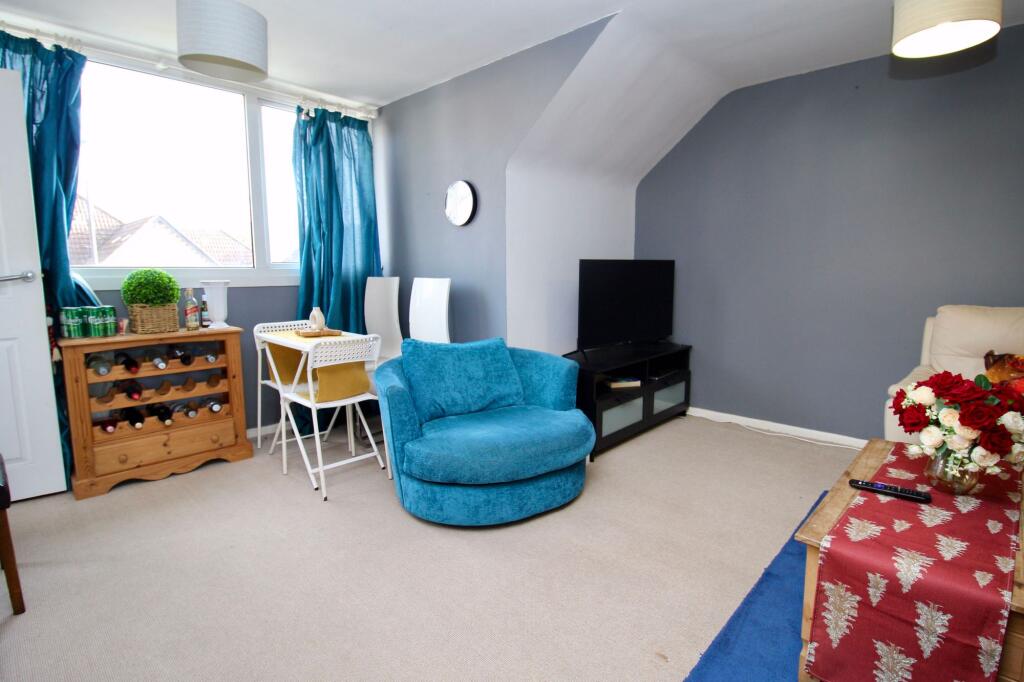 Apartment in Southampton - View 3