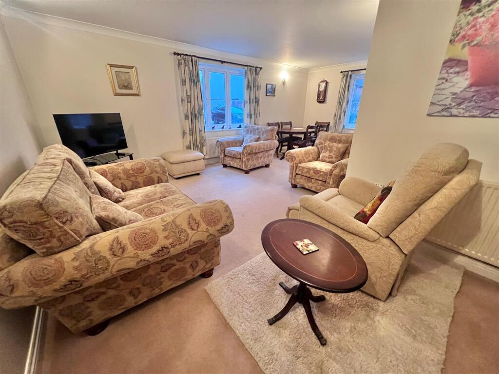 House in Gillingham, Lodbourne - View 4