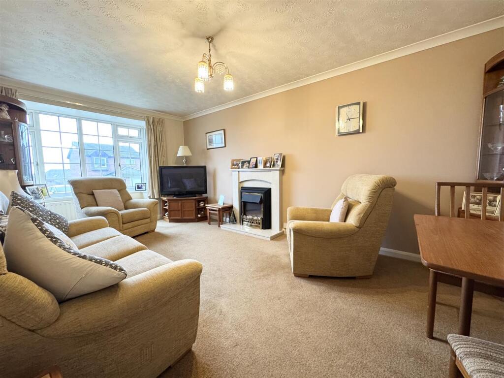 Woodlands Drive, Skelmanthorpe, Huddersfield HD8 9DB photo 2