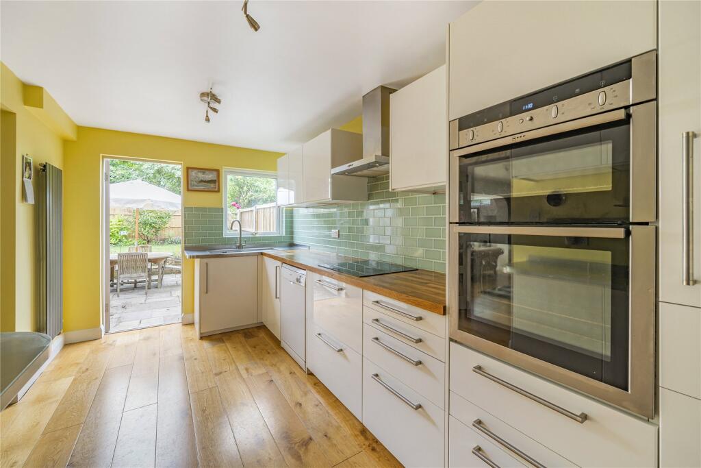 Hailsham Close, Surbiton, KT6 photo 3