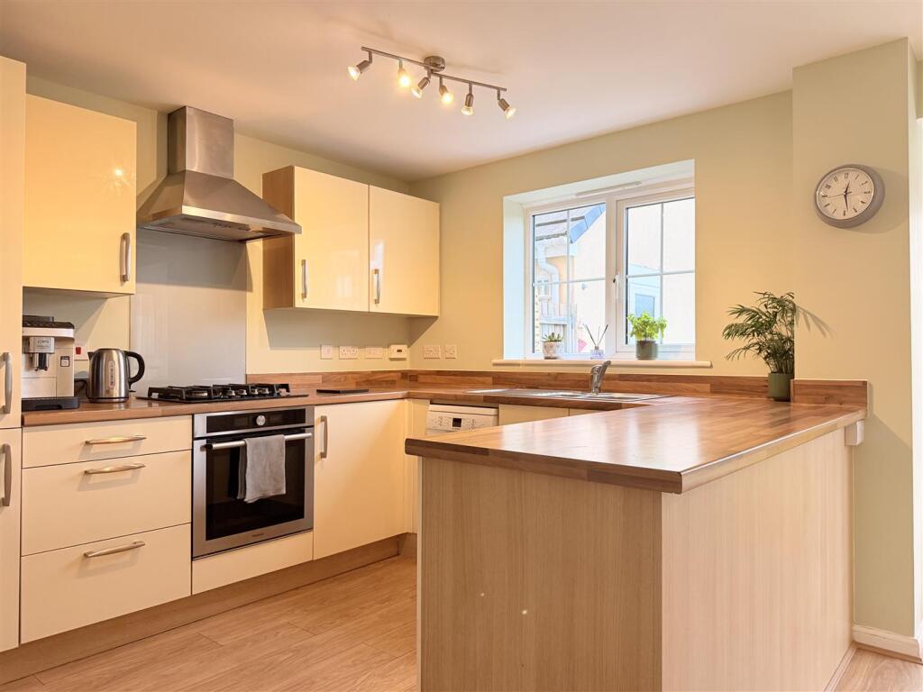 House in Llangennech - More