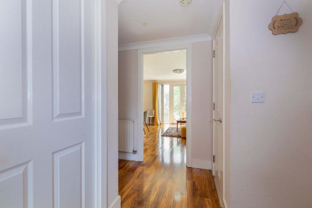 London Road, Langley, SL3 photo 5