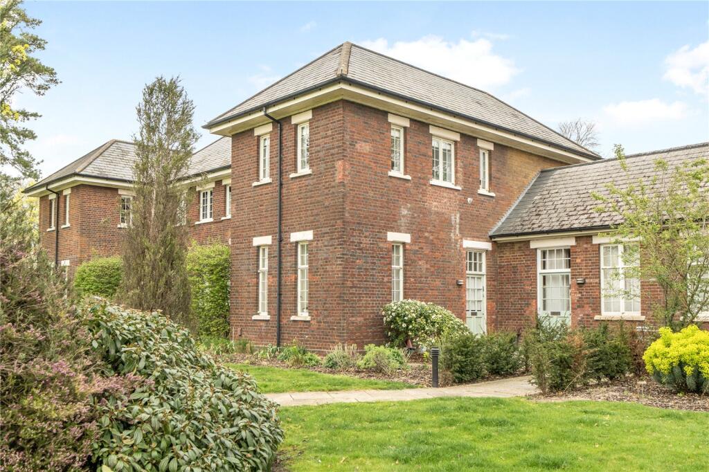 Main image of property: The Parade, Bicester