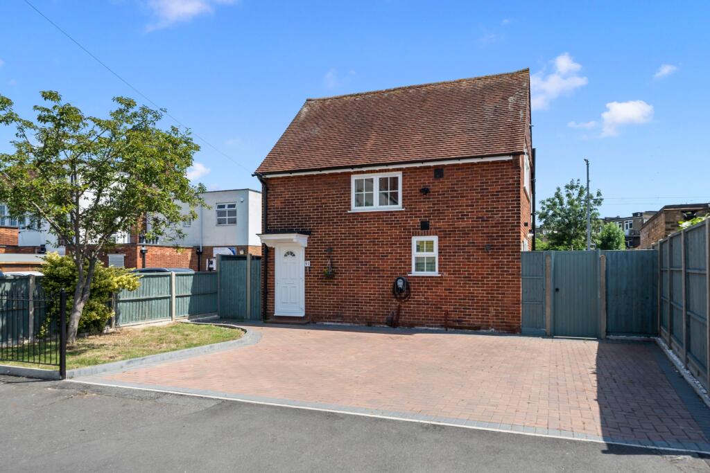 93 Gainsborough Road, New Malden photo 2