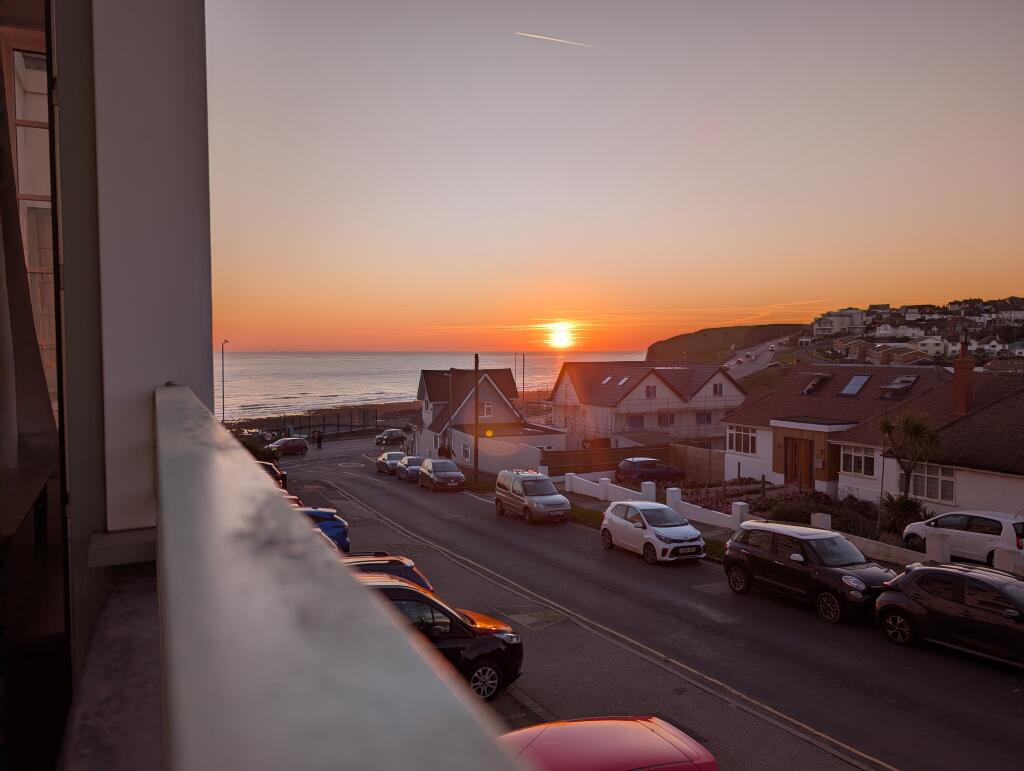 Chichester Drive East, Saltdean, BN2 8LU - More