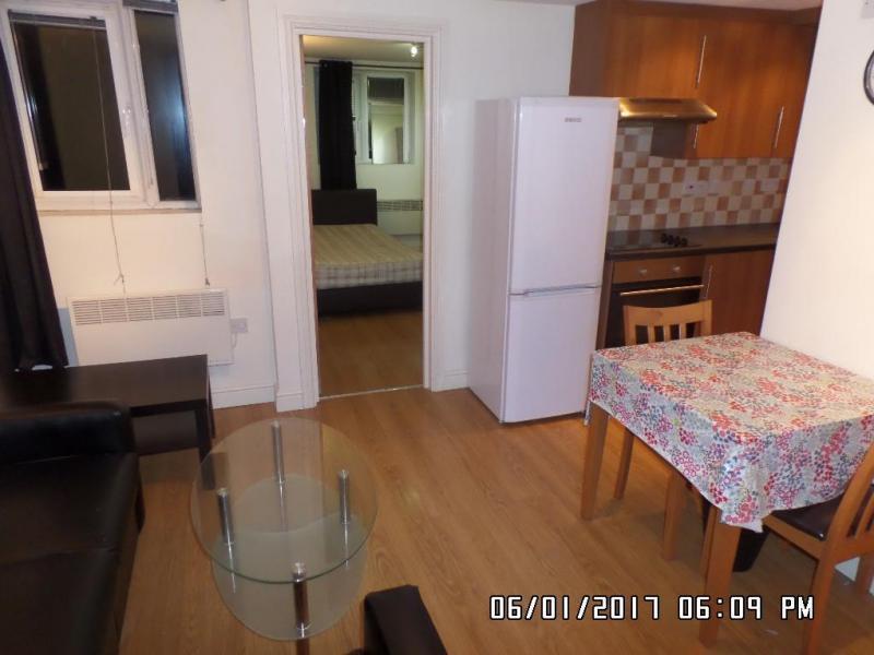 Apartment in Cardiff, Adamsdown - View 4