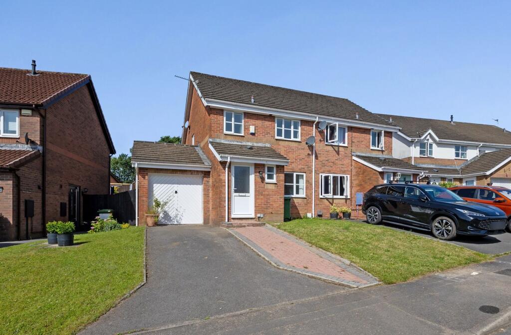 Main image of property: Ty'r Person, Church Village, CF38