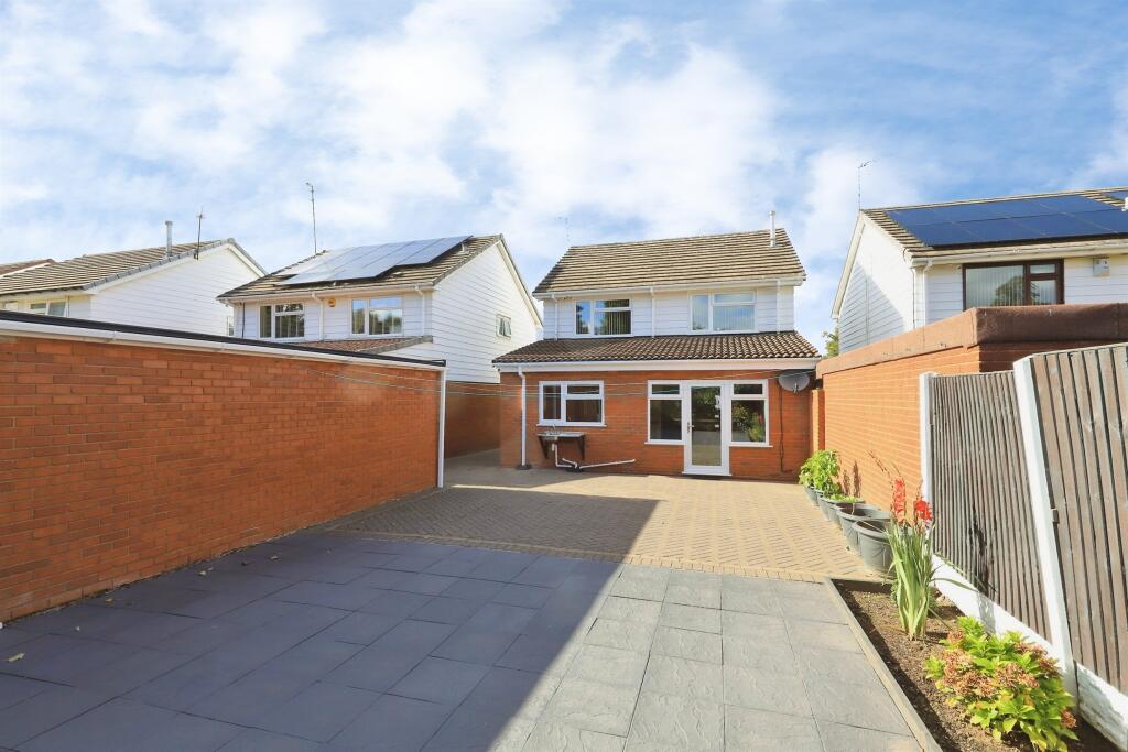 House in Wolverhampton, Tettenhall - View 2