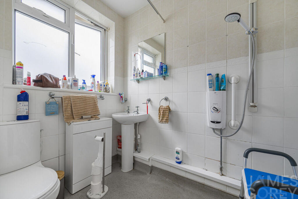 House in Dartford - More