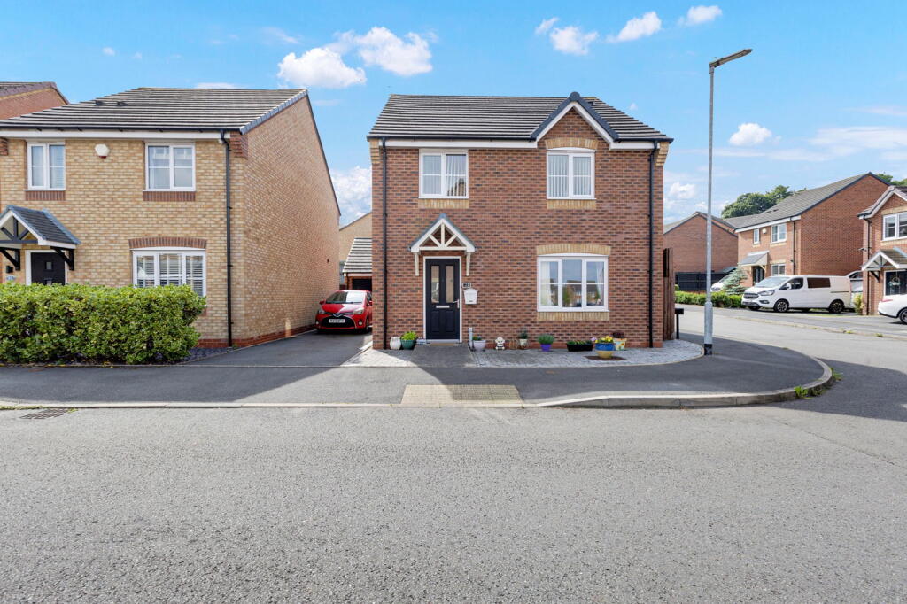 4-bed detached on Rowhurst Crescent, Talke, ST7 1GB, £290,000