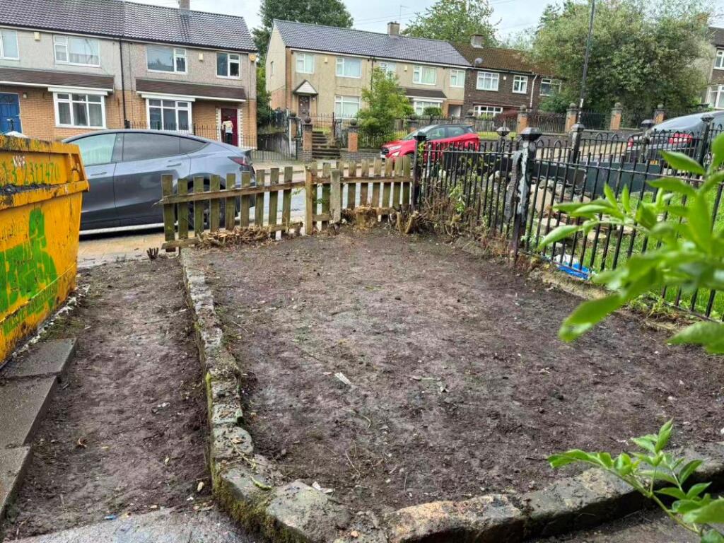 131 Broadstone Way, Bradford, BD4 9BJ photo 5