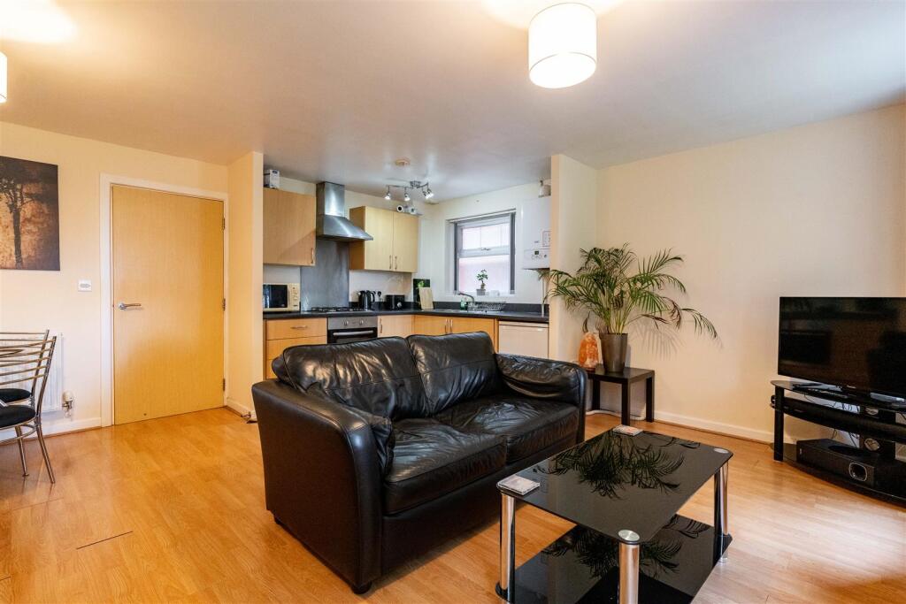 Apartment in Birmingham, West Midlands - View 4