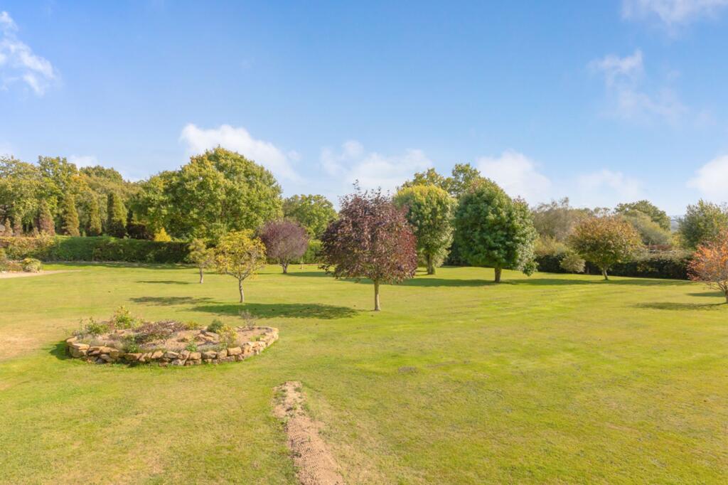 High Broom Lane, Crowborough, TN6 photo 4