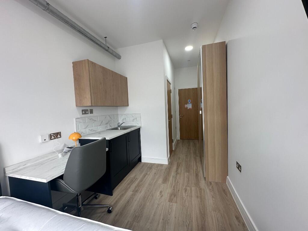 Apartment in Nottingham, Radford - More