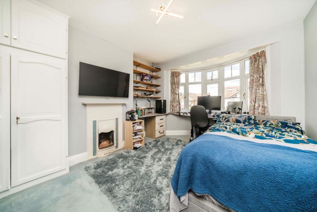 House in Kingston upon Thames - More