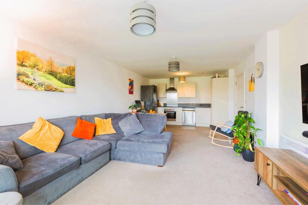 Apartment in Windsor - View 5