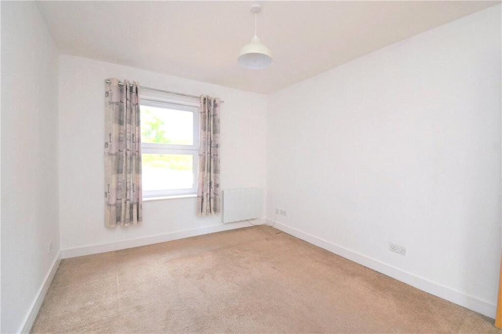Apartment in Basingstoke and Deane, Lychpit, Riverdene - View 5