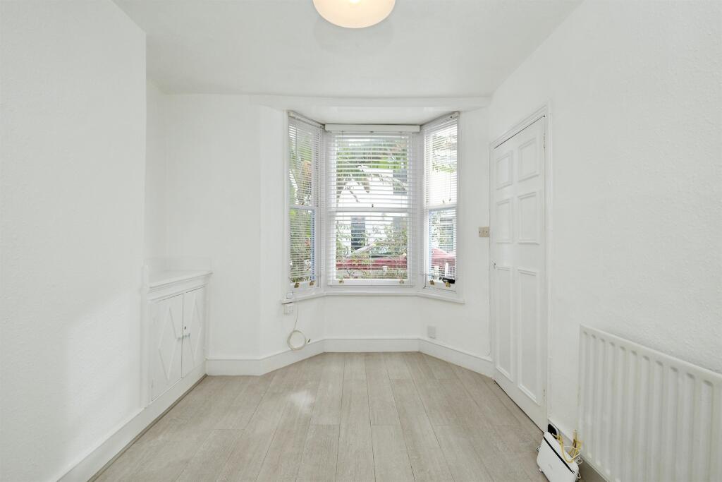 House in Brighton, Round Hill - More