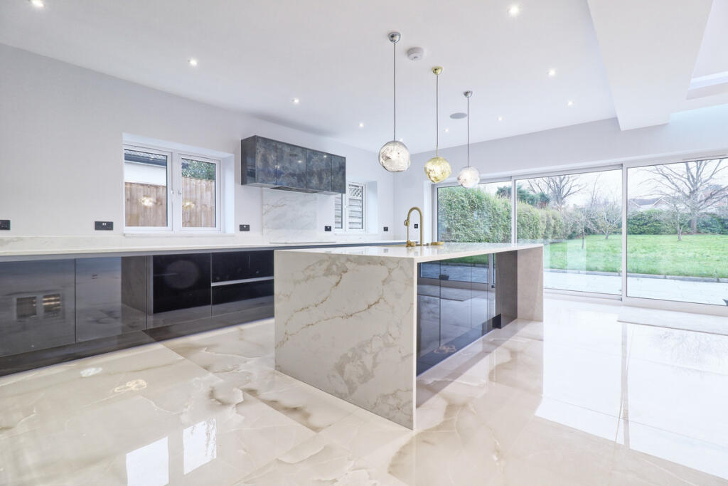 Parkstone Avenue, Hornchurch, RM11 photo 4
