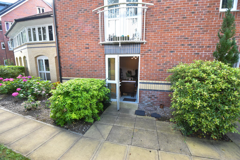 St Clement Court, Manor Avenue, M41 photo 2