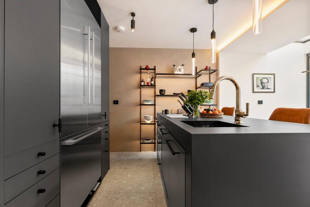 House in London - View 5