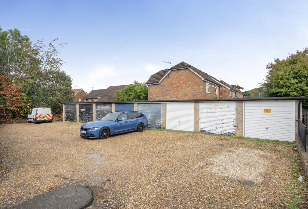 Apartment in Waverley, Witley and Milford - View 4