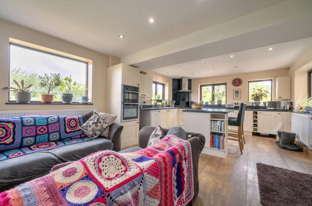 Feltham Road, Pucklechurch, Bristol, BS16 - View 6