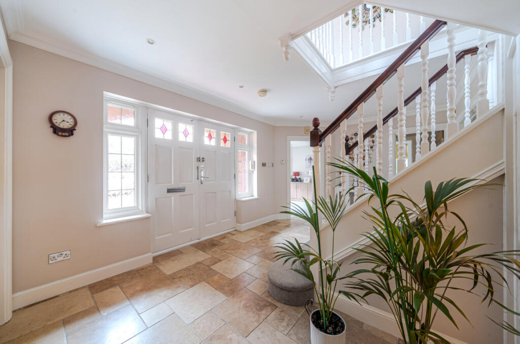 House in Guildford - View 4