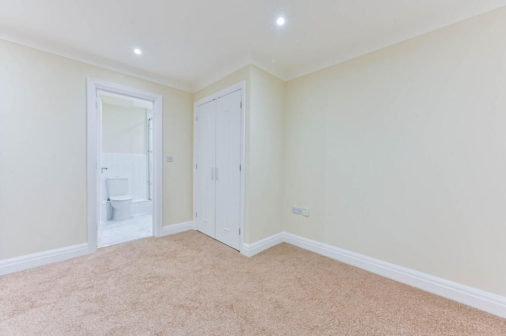 Apartment in Guildford - View 5