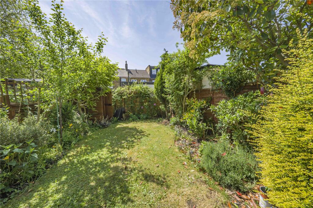House in London - View 2