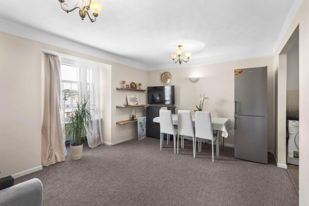Apartment in East Hertfordshire, Bishop's Stortford - View 3
