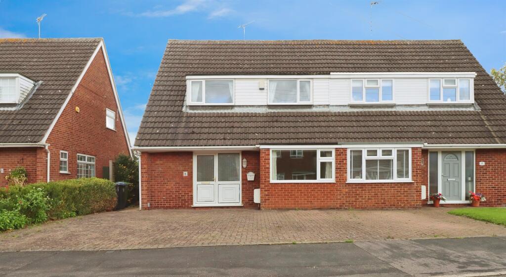 3-bed semi-detached on Rookwell Drive, Market Harborough, £325,000