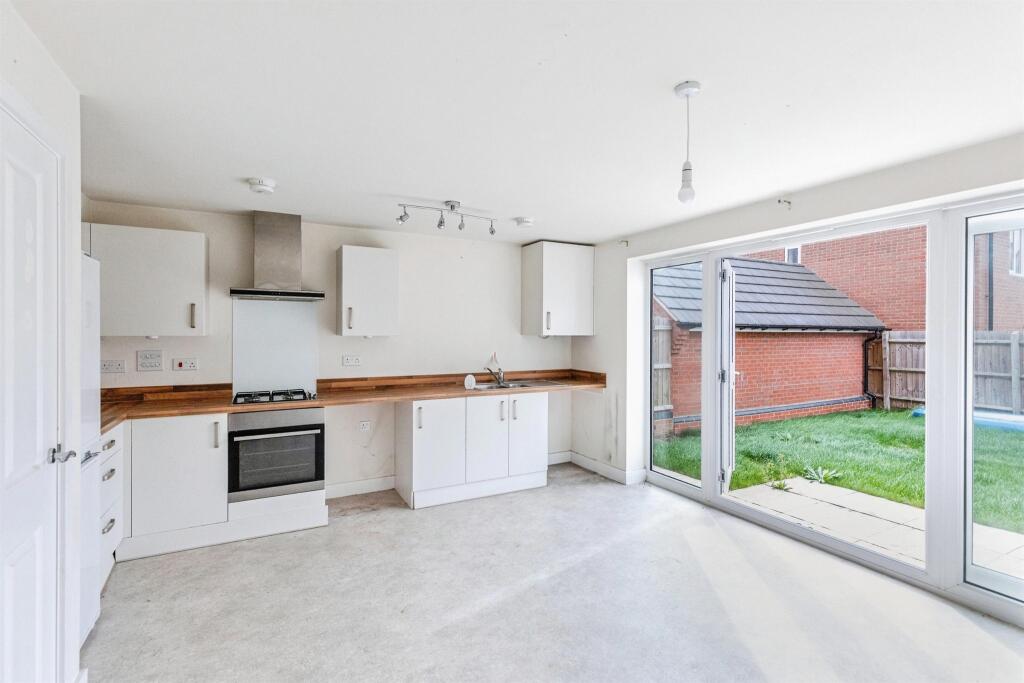House in Irthlingborough, Crow Hill - View 2
