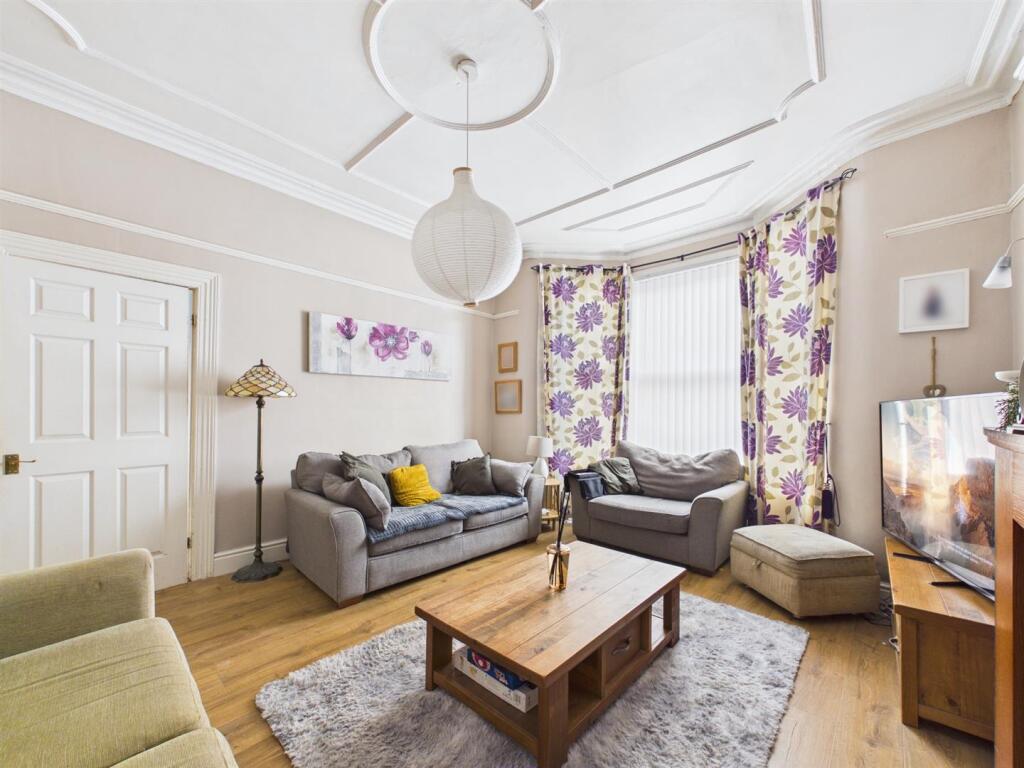 House in Wirral, Liverpool City Region - View 5