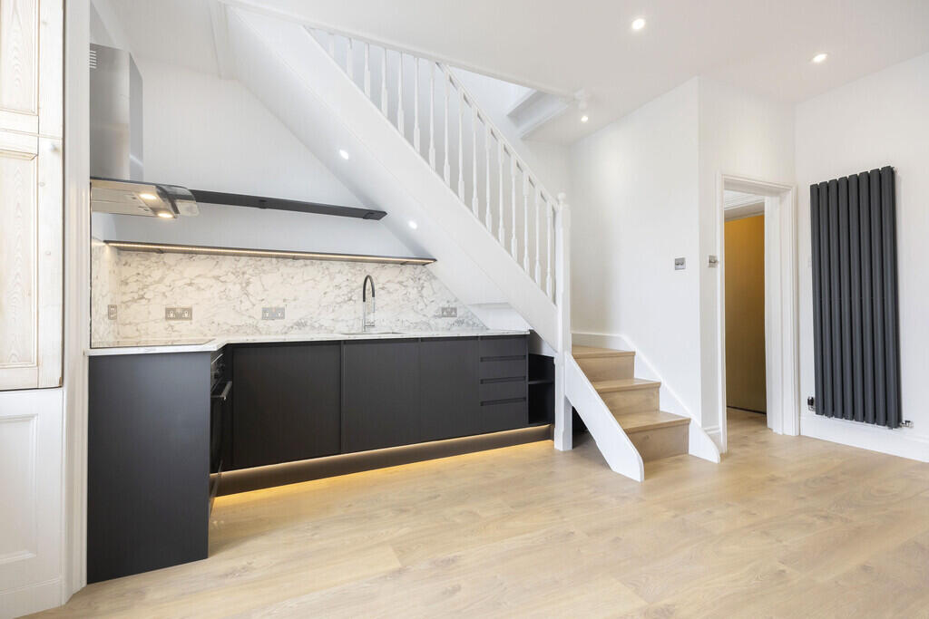 Apartment in Cheltenham, Gloucestershire - View 4